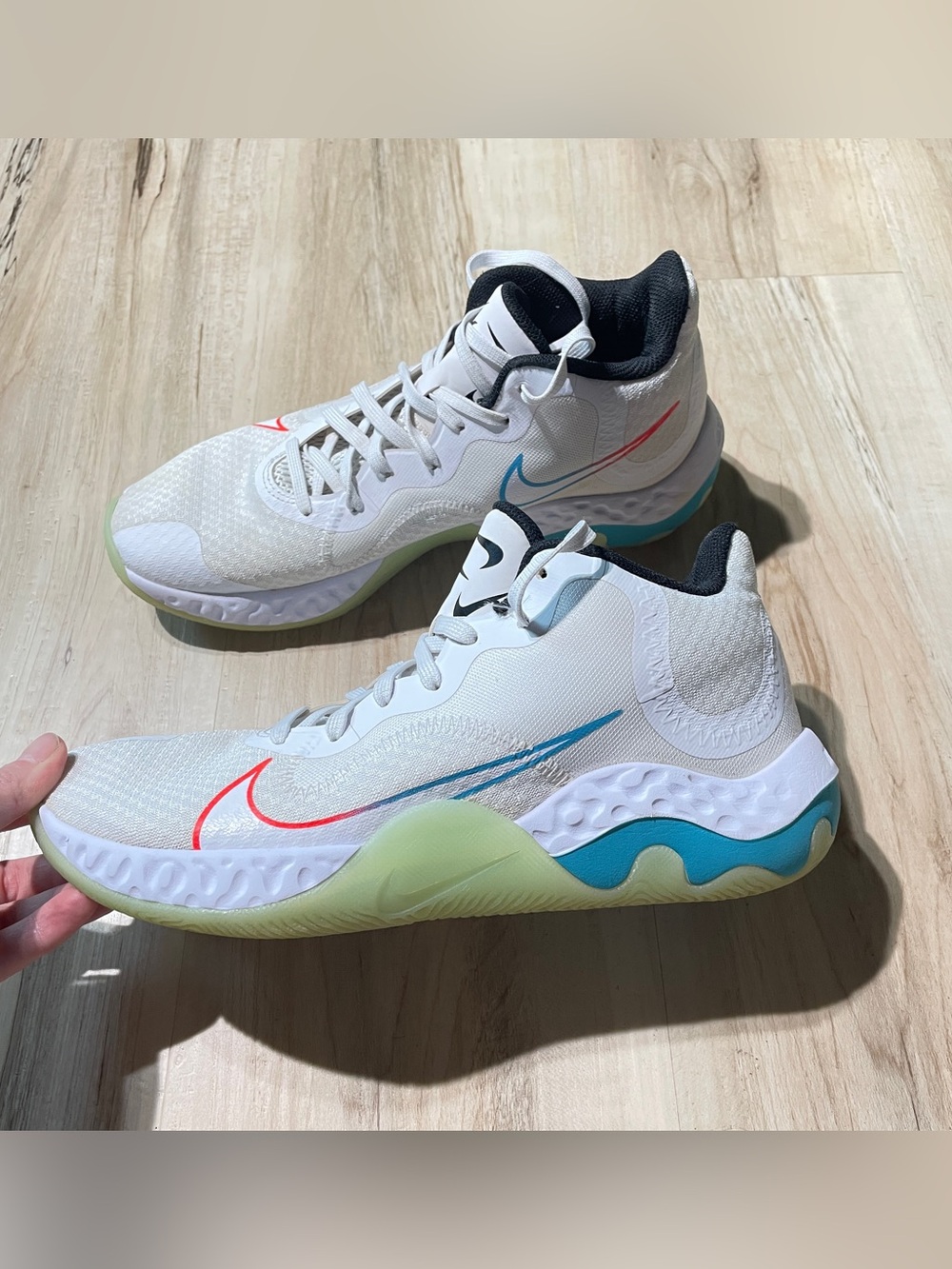 Nike Renew Elevate White Multicolor Basketball Shoes, men’s size 8